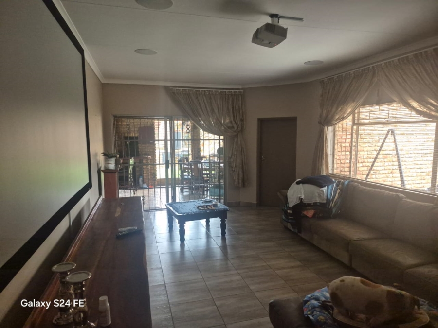 4 Bedroom Property for Sale in Geelhoutpark North West